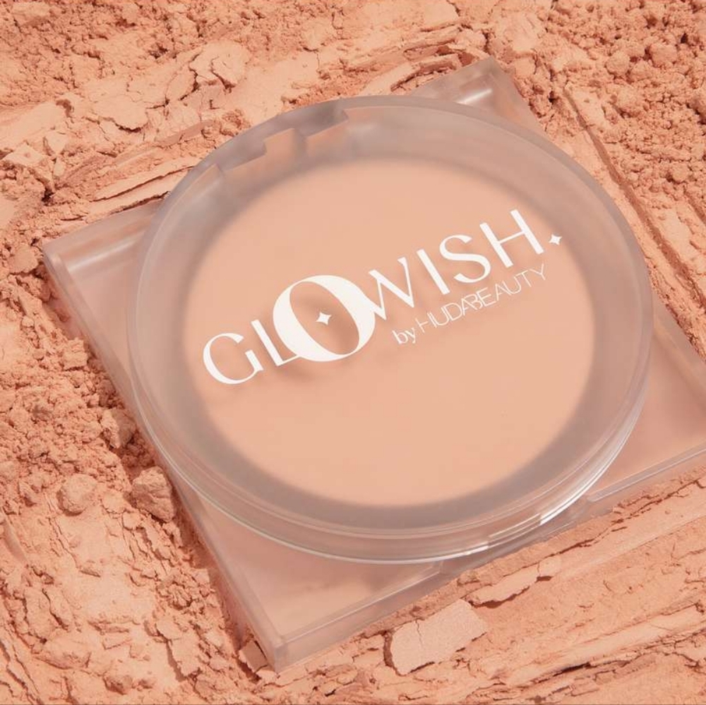 Huda Beauty FULL SIZE Glowish Pressed Finishing Powder in Porcelain